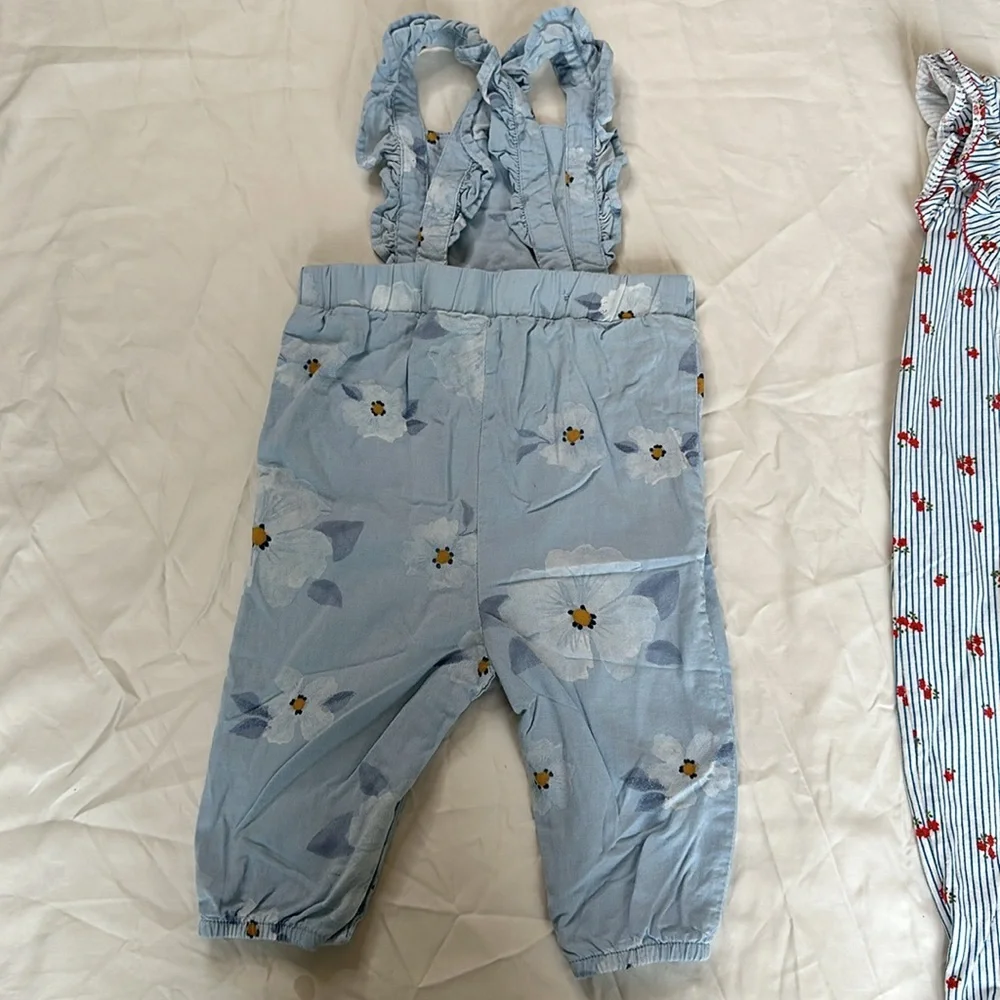 Carter’s Bundle of 2 baby girl size 6 month rompers. Both are in GREAT CONDITION